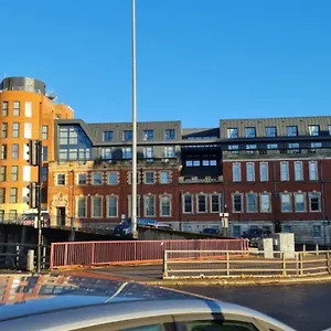 https://apt-kest-cozy-in-leeds.yorkshirehotels.net
